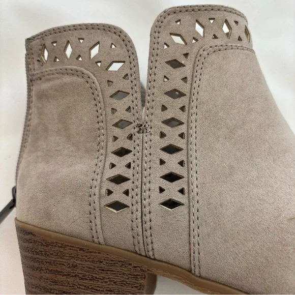 INDIGO RD Cadelen Taupe Perforated Fabric Block Heel Ankle Boots Zip NIB Sz 8 M - Picture 12 of 16